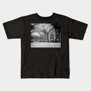 Penn Station Main Concourse, 1915. Vintage Photo Kids T-Shirt